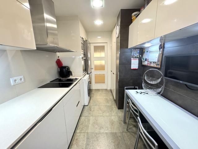 Piso en venta en Barcelona, El Camp de l´Arpa del Clot. FINCA DE OBRA VISTA, ORIENTADO MAR. Pisos.