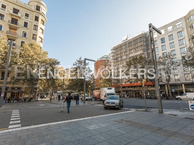 Piso en venta en Barcelona, El Camp de l´Arpa del Clot. Luminoso piso de obra nueva con balcón. Pisos.