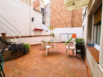 Piso en venta en Barcelona, El Camp de l´Arpa del Clot. OPORTUNIDAD DE INVERSIÓN. Pisos.