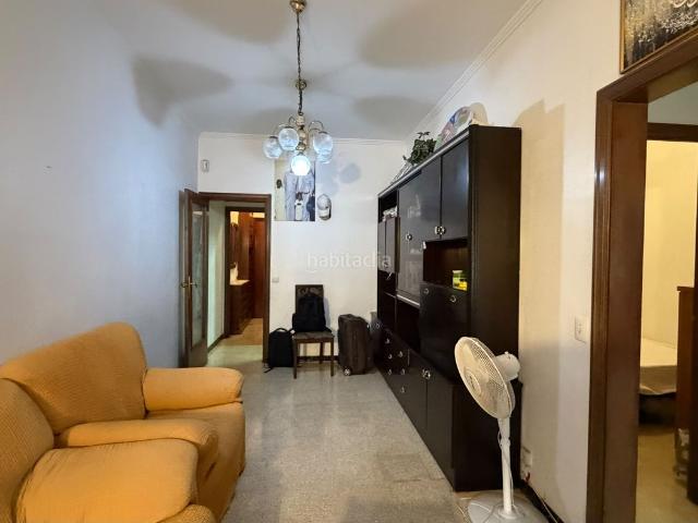 Piso en venta en Barcelona, El Camp de l´Arpa del Clot. OPORTUNIDAD PARA INVERSORES! PISO ALQUILADO CON INGRESOS DESDE EL PRIMER DÍA. Pisos.