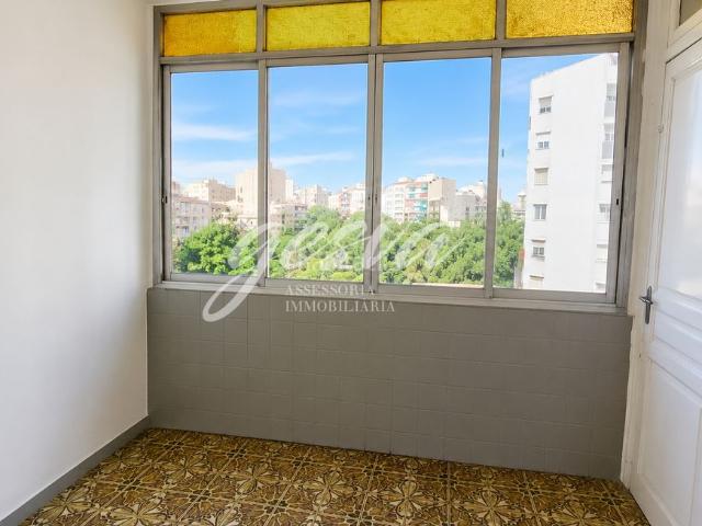 Piso en venta en Barcelona, El Camp de l´Arpa del Clot. *Pis tranquil i lluminós a reformar sense ascensor al cor de Camp de lArpa, *. Pisos.