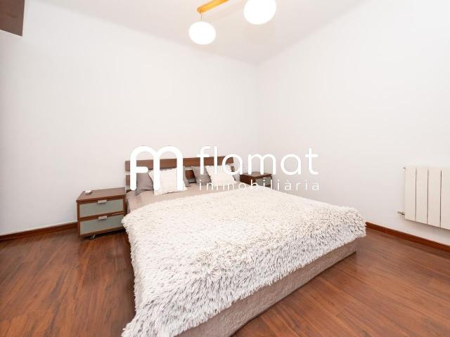 Piso en venta en Barcelona, El Camp de l´Arpa del Clot. Piso en venta en calle Córcega en Barcelona. Pisos.
