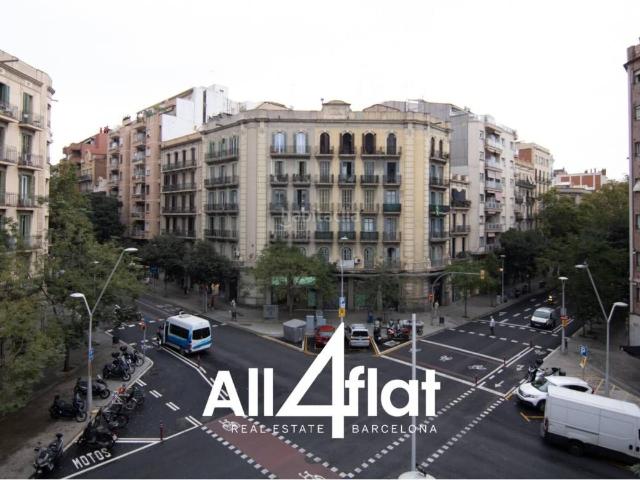 Piso en venta en Barcelona, El Camp de l´Arpa del Clot. PISO LUMINOSO EN ALQUILER CON 2 HABITACIONES, BALCÓN Y AIRE ACONDICIONADO. Pisos.