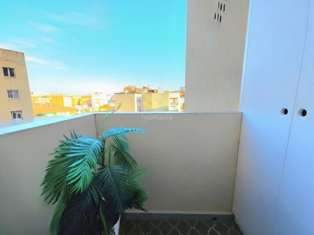Piso en venta en Barcelona, El Camp de l´Arpa del Clot. Piso reformado de 3 dormitorios con ascensor y balcón. Pisos.