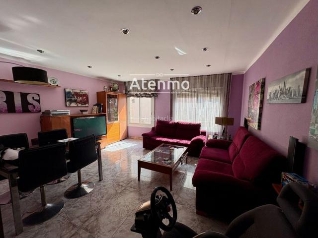 Piso en venta en Barcelona, El Coll. MORA DEBRE EL COLL Piso exterior de 81 m cuadrados con salón de 25 m. Pisos.