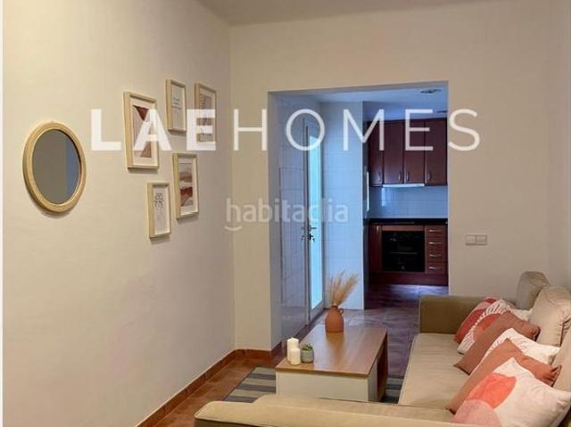 Piso en venta en Barcelona, El Coll. Encantador apartamento reformado con patio privado en Gràcia El Coll. Pisos.