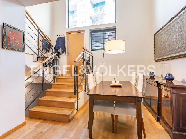 Piso en venta en Barcelona, El Coll. Triplex en el barrio de gracia muy familiar y con parquing. Pisos.
