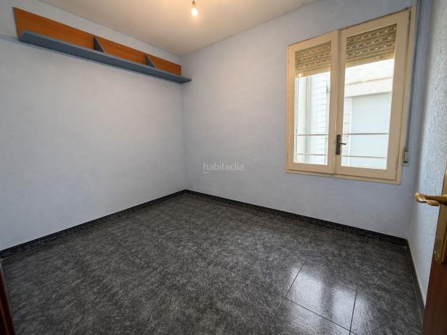 Piso en venta en Barcelona, El Clot. ALTO, MUY CERCA DEL METRO Y BALCON CERRADO. Pisos.