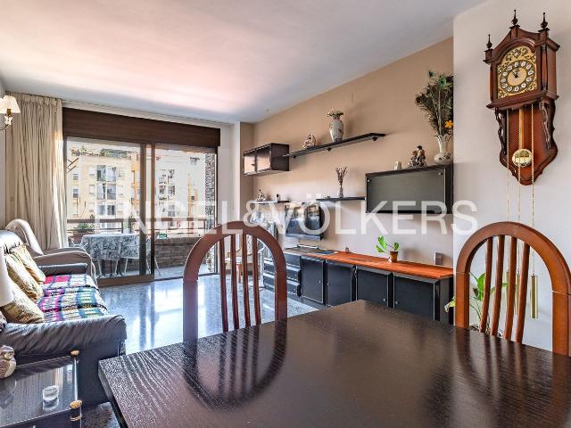 Piso en venta en Barcelona, El Clot. Luminoso y amplio apartamento con terraza en El Clot. Pisos.