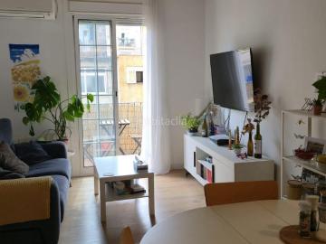 Piso en venta en Barcelona, El Poble Sec Parc de Montjuïc. Amplio y luminoso piso reformado en Poble Sec, Barcelona 298.000. Pisos.