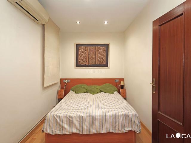 Piso en venta en Barcelona, El Poble Sec Parc de Montjuïc. Piso de 2 habitaciones en finca modernista con ascensor al lado de Plaza España. Pisos.