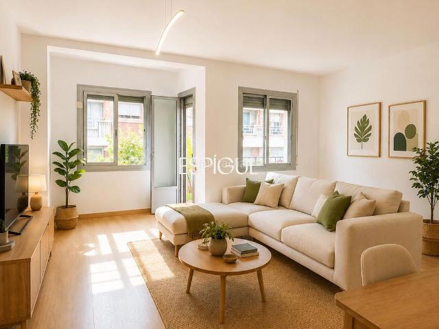 Piso en venta en Barcelona, Font de la Guatlla. Piso reformado y luminoso junto a Plaza España. Pisos.