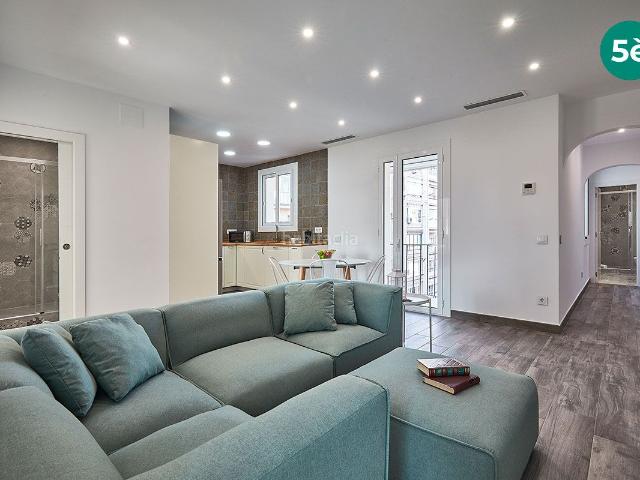 Piso en venta en Barcelona, Font de la Guatlla. Venta conjunta de tres apartamentos con licencia turística. Pisos.