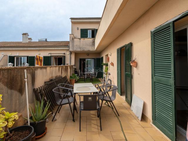 Piso en venta en Baleares Maria de la Salut. Planta baja con amplia terraza y parking. Pisos Maria de la.