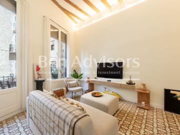 Piso en venta en Barcelona, Gòtic. Acogedor piso reformado con terraza y elementos originales en el Barrio Gótico. Pisos.