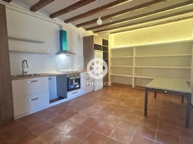 Piso en venta en Barcelona, Gòtic. Apartamento alto y luminoso en el Gótico. Pisos.