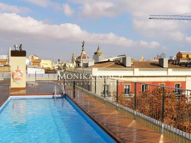 Piso en venta en Barcelona, Gòtic. Apartamento en venta en Plaça Duc de Medinaceli con piscina comunitaria y vistas al puerto. Pisos.