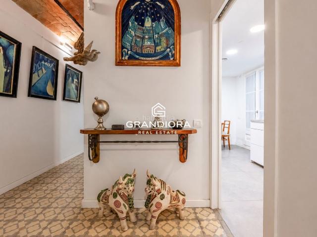 Piso en venta en Barcelona, Gòtic. Apartamento histórico de 4 habitaciones con restos de la muralla romana en el Gòtic. Pisos.