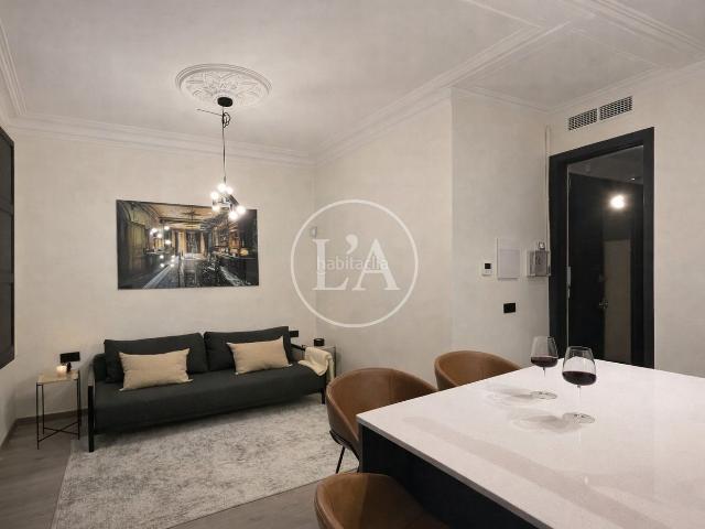 Piso en venta en Barcelona, Gòtic. Apartamento reformado con acabados premium en el Barrio Gótico Barcelona. Pisos.