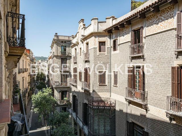 Piso en venta en Barcelona, Gòtic. Elegante y luminoso apartamento renovado en Gòtic. Pisos.