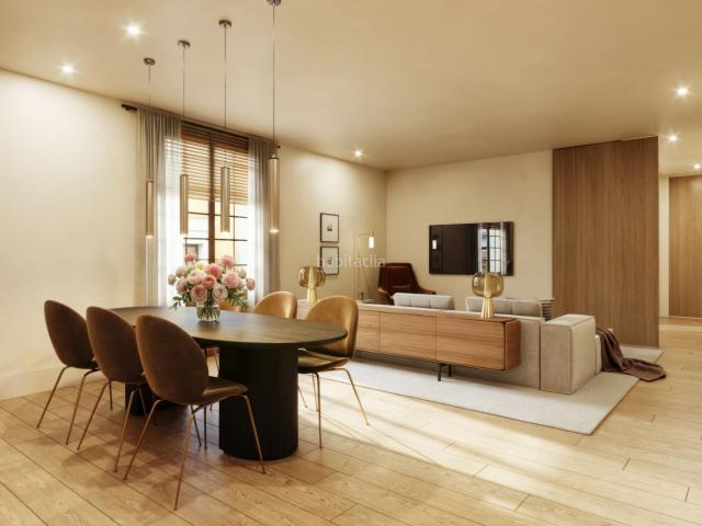 Piso en venta en Barcelona, Gòtic. Avinyó, Gòtic 119 m con 3 dormitorios en finca con encanto. Pisos.