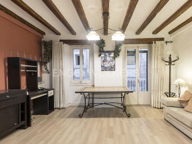 Piso en venta en Barcelona, Gòtic. Encantador Apartamento Histórico y Moderno en el Barrio Gótico de Barcelona. Pisos.