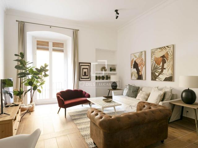 Piso en venta en Barcelona, Gòtic. Excelente piso reformado con dos dormitorios y balcón en el Barrio Gótico de Barcelona. Pisos.