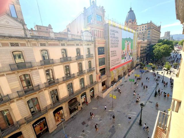 Piso en venta en Barcelona, Gòtic. Exclusiva vivienda en Portal de l'Àngel con piscina, gimnasio y sauna. Pisos.
