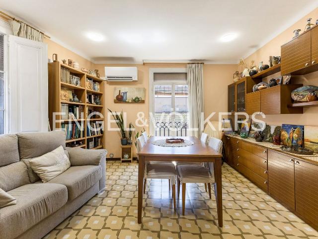 Piso en venta en Barcelona, Gòtic. Fantástico apartamento señorial y luminoso en el Gòtic con gran potencial de reforma. Pisos.