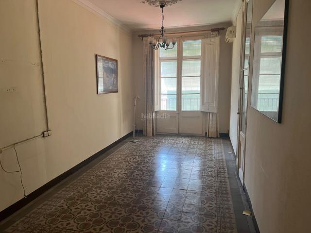 Piso en venta en Barcelona, Gòtic. FANTASTICO PISO A ACTUALIZAR MUY LUMINOSO. Pisos.