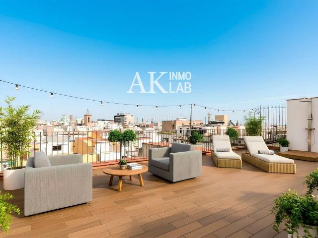 Piso en venta en Barcelona, Gòtic. Lujosa vivienda de 3 habitaciones amplia y reformada frente a Las Ramblas. Pisos.