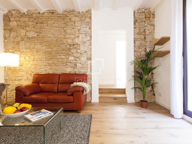 Piso en venta en Barcelona, Gòtic. Piso de dos dormitorios en venta en el barrio Gótico, Barcelona. Pisos.