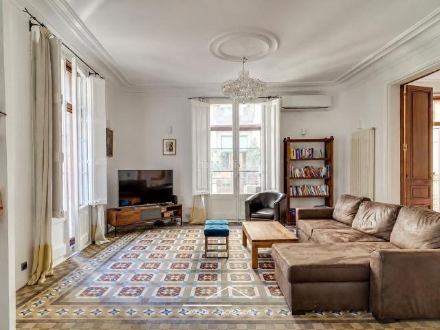 Piso en venta en Barcelona, Gòtic. Piso de 197 m2 con terraza y balcón en el corazón del Gótico. Pisos.