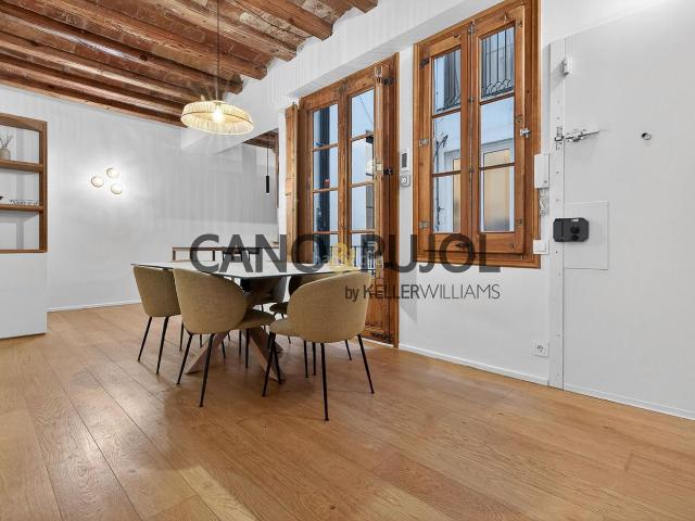Piso en venta en Barcelona, Gòtic. Piso de 3 habitaciones en Barrio Gótico. Pisos.