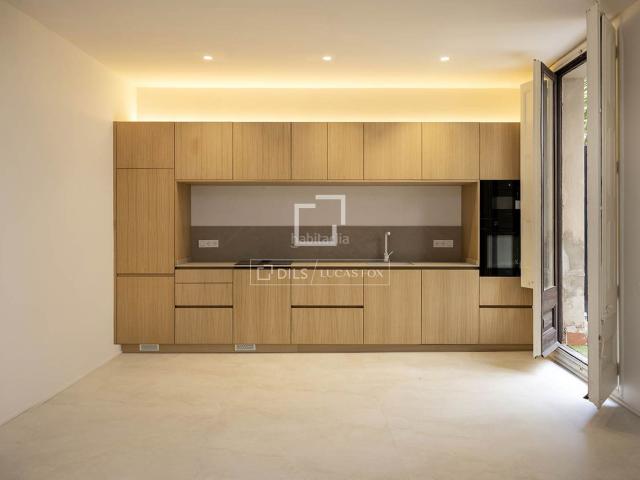 Piso en venta en Barcelona, Gòtic. Piso en excelentes condiciones de 3 dormitorios con 62m terraza en venta en Gótico. Pisos.