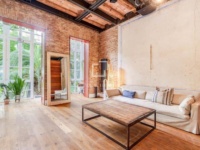 Piso en venta en Barcelona, Gòtic. Piso en excelentes condiciones de 4 dormitorios con terraza de 101 m en venta en Gótico, Barcelona. Pisos.