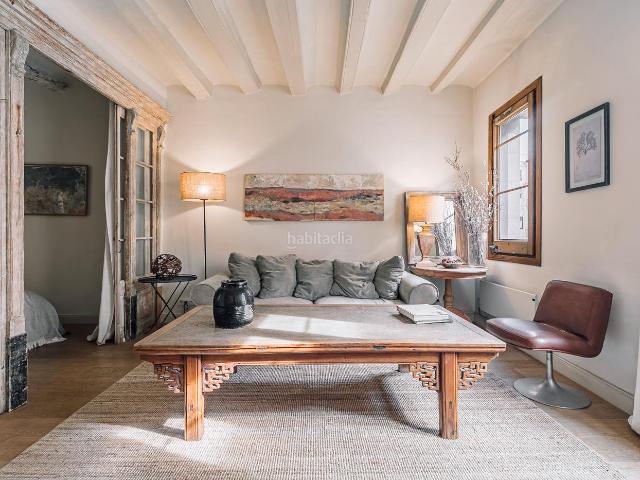 Piso en venta en Barcelona, Gòtic. Piso en venta en el Gòtic con 1 dormitorio y balcón, listo para entrar a vivir, Barcelona. Pisos.