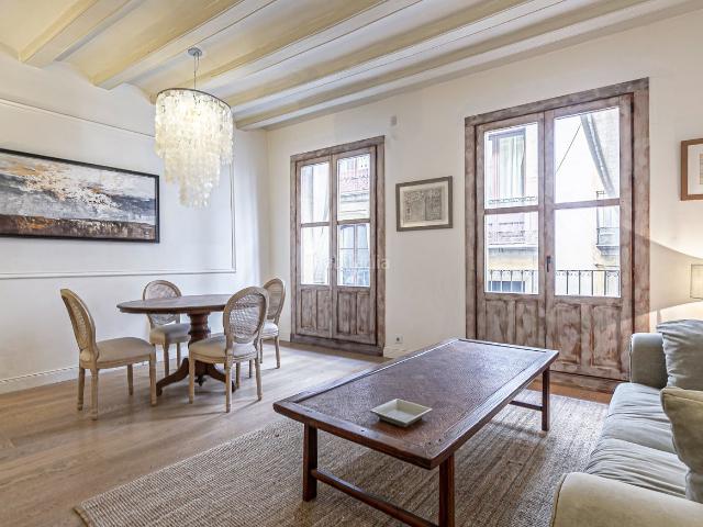 Piso en venta en Barcelona, Gòtic. Piso en venta en el Gòtic con 1 dormitorio y balcón, para entrar a vivir, Barcelona. Pisos.