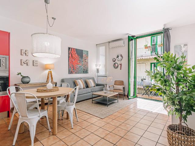 Piso en venta en Barcelona, Gòtic. Piso en venta en el Gòtic con 2 habitaciones y balcón, Barcelona. Pisos.
