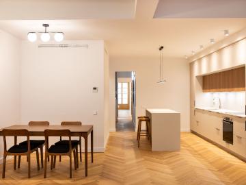 Piso en venta en Barcelona, Gòtic. Piso en venta en el Gòtic con 3 habitaciones y balcón, a estrenar, Barcelona. Pisos.