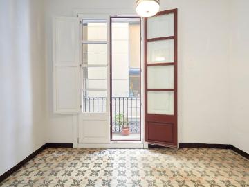 Piso en venta en Barcelona, Gòtic. Piso Esquinero con Encanto en el Corazón de Barcelona Listo para Entrar a Vivir!. Pisos.