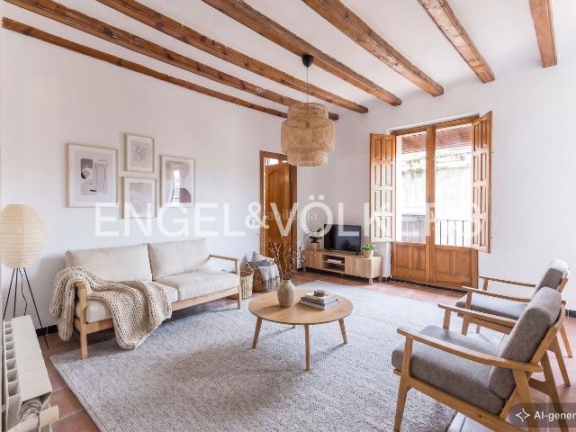 Piso en venta en Barcelona, Gòtic. Piso luminoso con ascensor en el Barrio Gótico. Pisos.