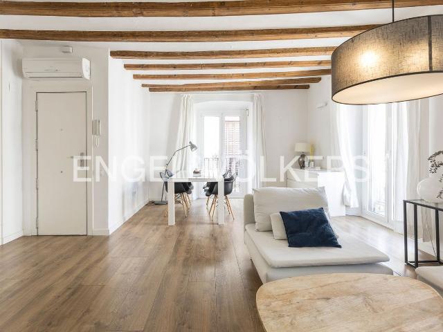 Piso en venta en Barcelona, Gòtic. Piso luminoso junto a Plaza Sant Jaume. Pisos.
