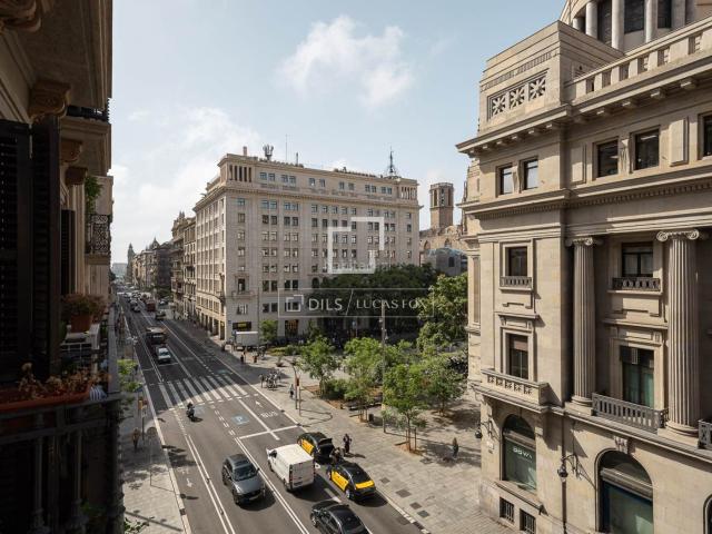Piso en venta en Barcelona, Gòtic. Piso reformado a estrenar en Vía Laietana. Pisos.