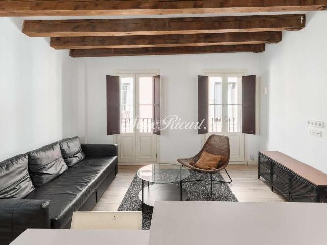 Piso en venta en Barcelona, Gòtic. Piso reformado en El Gótic cerca de Las Ramblas 96m. Pisos.