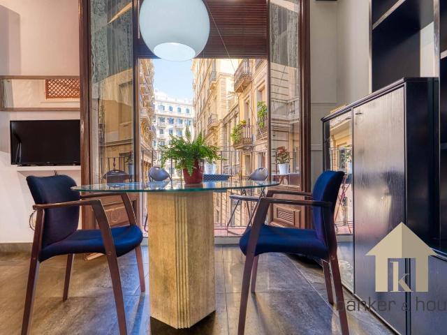 Piso en venta en Barcelona, Gòtic. Piso 2Hab reformado junto a la Catedral. Pisos.