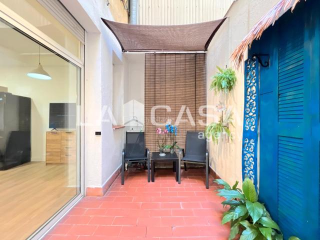 Piso en venta en Barcelona, Gòtic. Planta baja con patio privado junto al Palau Martorell. Pisos.