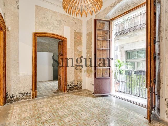Piso en venta en Barcelona, Gòtic. PLANTA PRINCIPAL EN EDIFICIO CATALOGADO. Pisos.
