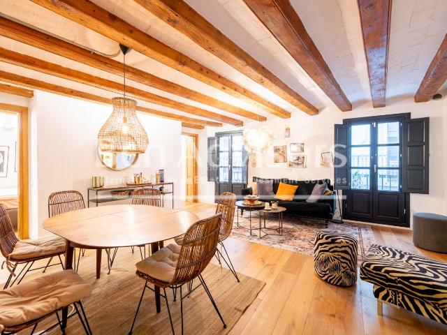 Piso en venta en Barcelona, Gòtic. Precioso piso amueblado con elementos originales en el Barrio Gótico. Pisos.