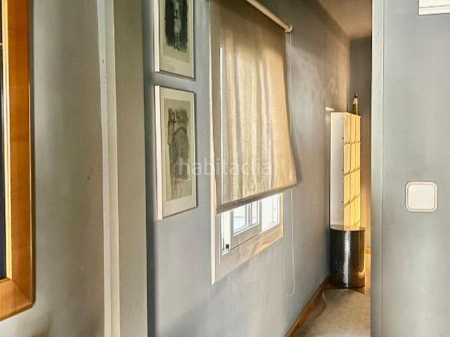 Piso en venta en Barcelona, Guinardó. Vivienda espaciosa y tranquila con terraza orientada a plaza*. Pisos.